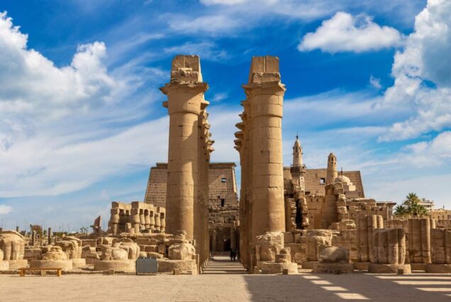 Privater Tagesausflug nach Luxor | Tal der Könige, Nil-Bootsfahrt & Tempel-Tour